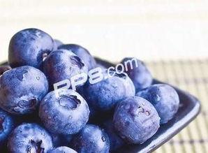 娱乐吃瓜酱母亲吃蓝莓